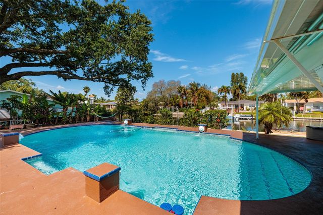 1449 45TH AVENUE NE, St Petersburg, FL 33703