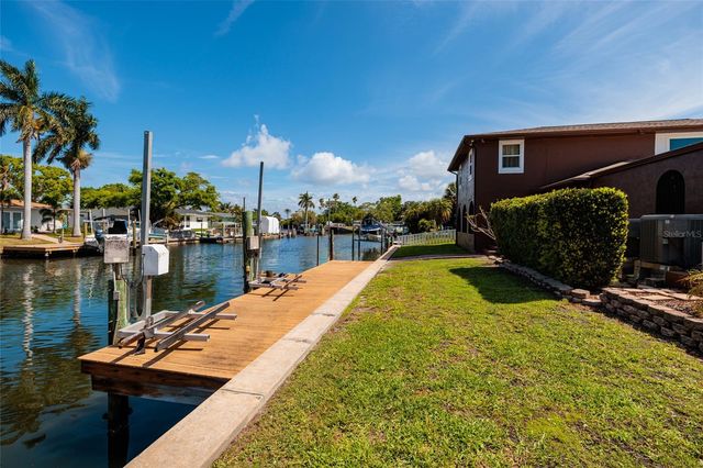1449 45TH AVENUE NE, St Petersburg, FL 33703