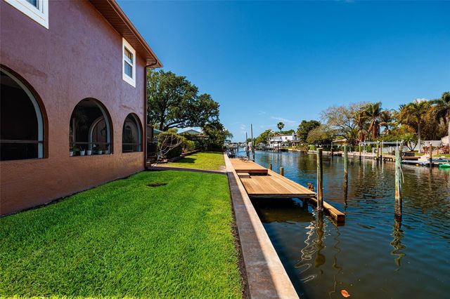 1449 45TH AVENUE NE, St Petersburg, FL 33703