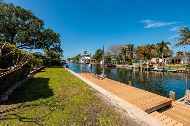 1449 45TH AVENUE NE, St Petersburg, FL 33703