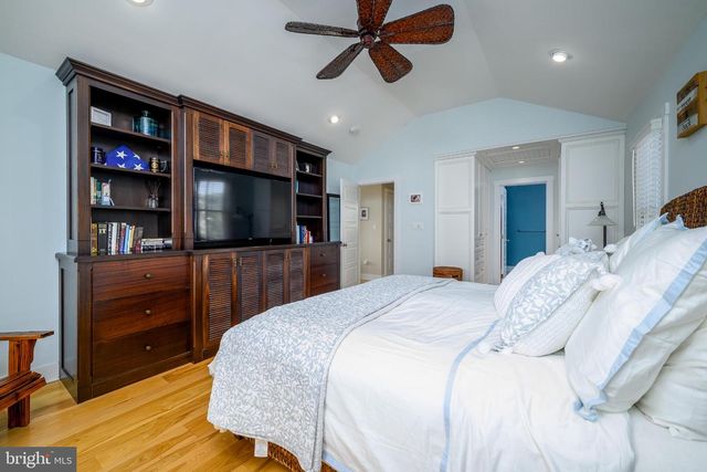 211 STRATFORD AVE, Beach Haven, NJ 08008