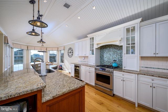 211 STRATFORD AVE, Beach Haven, NJ 08008