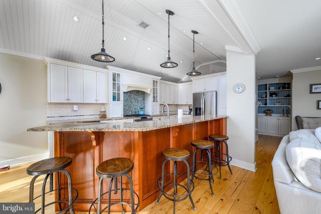 211 STRATFORD AVE, Beach Haven, NJ 08008