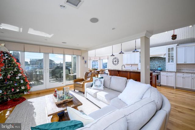 211 STRATFORD AVE, Beach Haven, NJ 08008