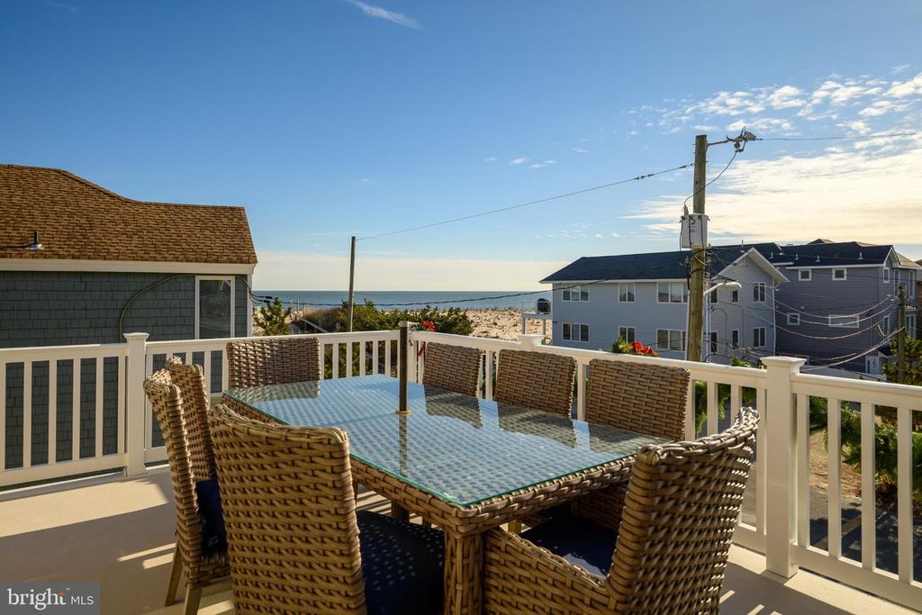 211 STRATFORD AVE, Beach Haven, NJ 08008