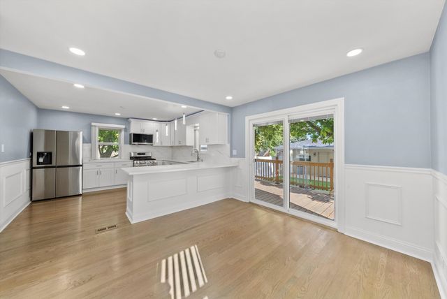 6201 S MEADE Avenue, Chicago, IL 60638