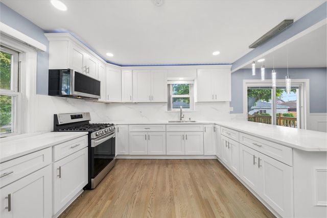 6201 S MEADE Avenue, Chicago, IL 60638