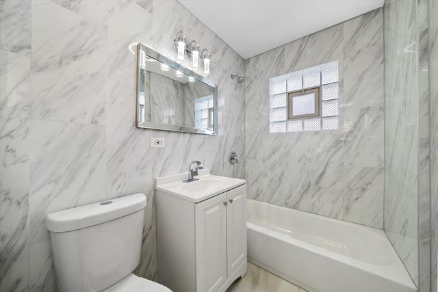 6201 S MEADE Avenue, Chicago, IL 60638