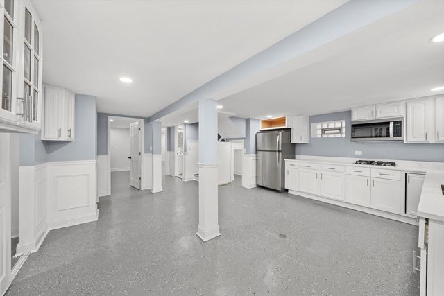 6201 S MEADE Avenue, Chicago, IL 60638