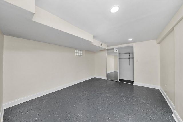 6201 S MEADE Avenue, Chicago, IL 60638