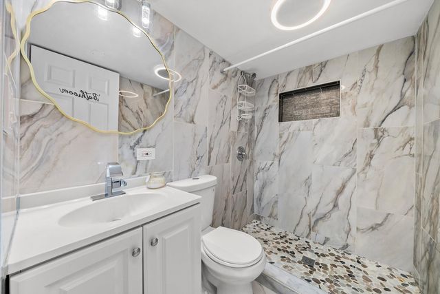 6201 S MEADE Avenue, Chicago, IL 60638