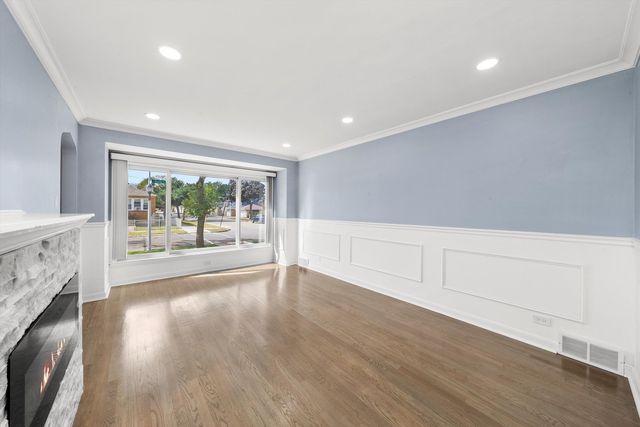 6201 S MEADE Avenue, Chicago, IL 60638