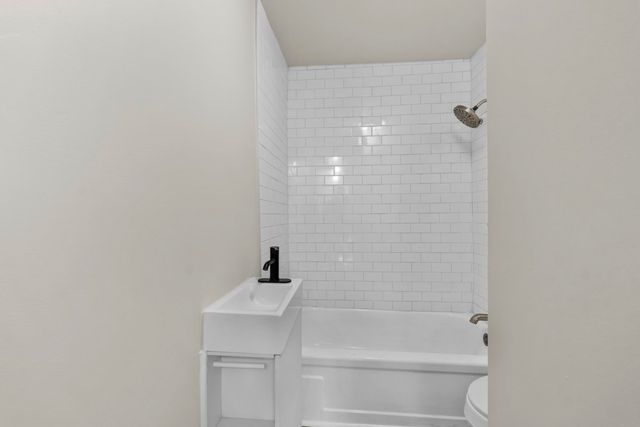 580 W PINE ST, Selmer, TN 38375