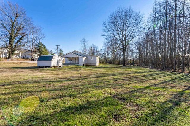 580 W PINE ST, Selmer, TN 38375