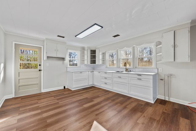 580 W PINE ST, Selmer, TN 38375