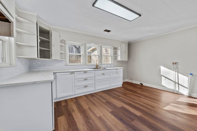 580 W PINE ST, Selmer, TN 38375