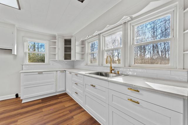 580 W PINE ST, Selmer, TN 38375