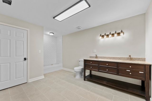 580 W PINE ST, Selmer, TN 38375