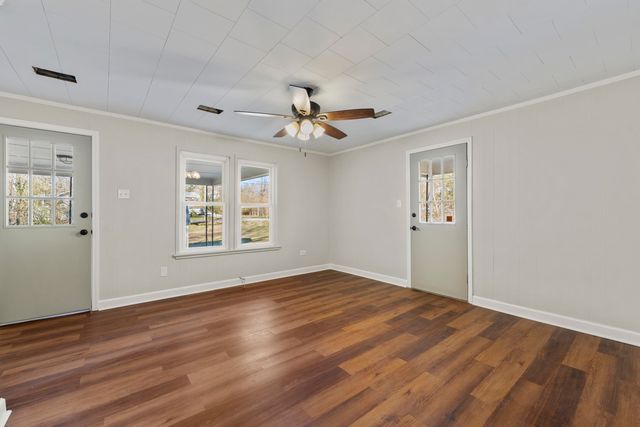 580 W PINE ST, Selmer, TN 38375