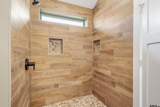 16418 Crossing Circle, Lindale, TX 75771