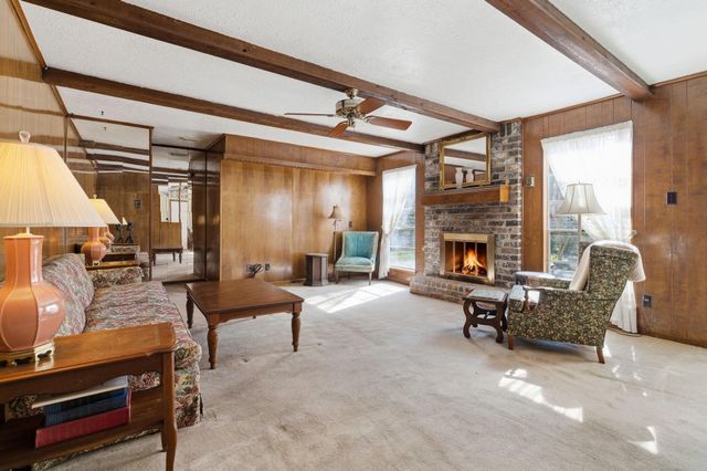 211 Shenandoah Drive, Shenandoah, TX 77381