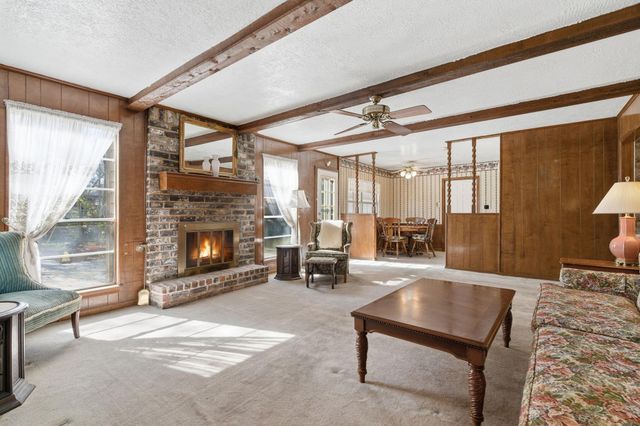 211 Shenandoah Drive, Shenandoah, TX 77381