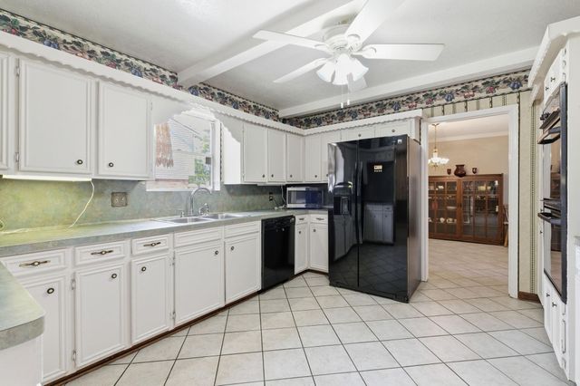 211 Shenandoah Drive, Shenandoah, TX 77381