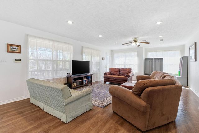 211 Shenandoah Drive, Shenandoah, TX 77381