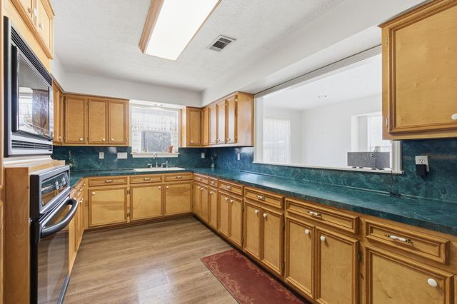 211 Shenandoah Drive, Shenandoah, TX 77381