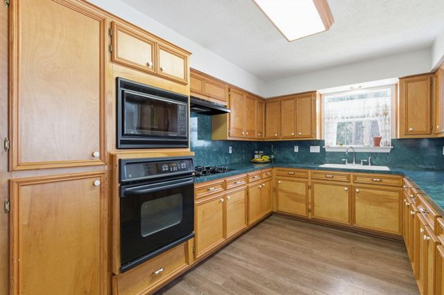 211 Shenandoah Drive, Shenandoah, TX 77381