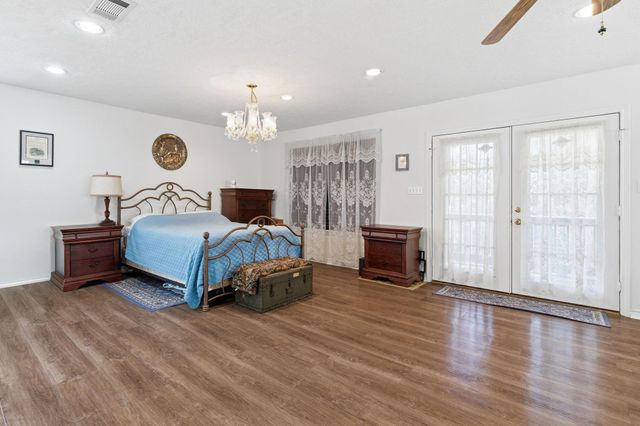 211 Shenandoah Drive, Shenandoah, TX 77381