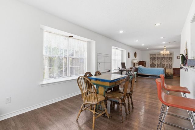 211 Shenandoah Drive, Shenandoah, TX 77381