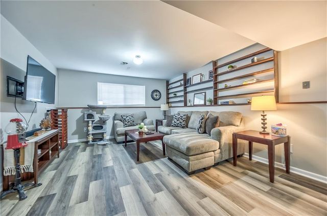 18505 E Bundschu Place, Independence, MO 64056