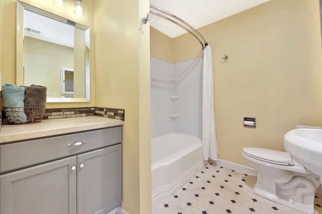 804 Columbus, Newton, KS 67114