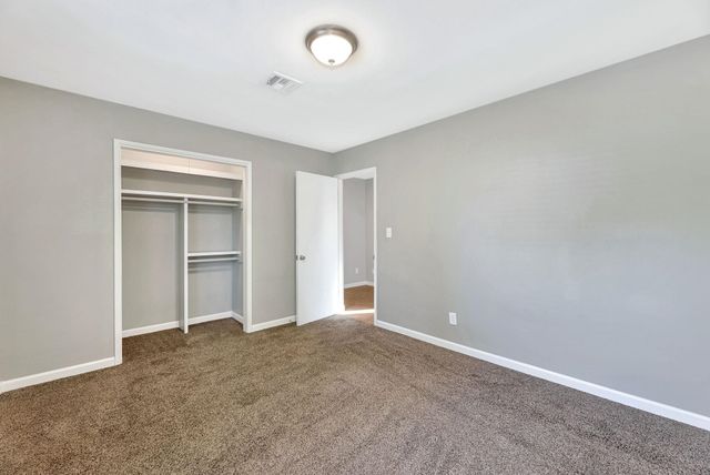 804 Columbus, Newton, KS 67114