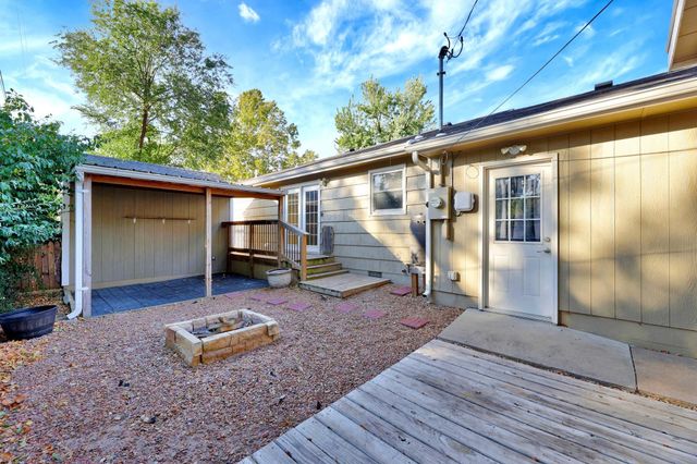 804 Columbus, Newton, KS 67114