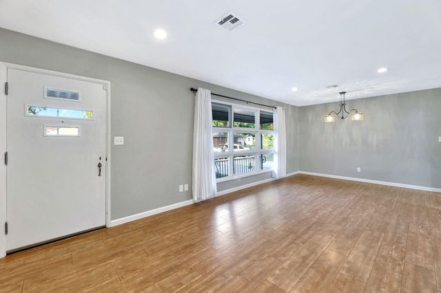 804 Columbus, Newton, KS 67114