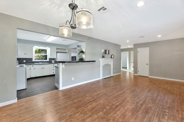 804 Columbus, Newton, KS 67114