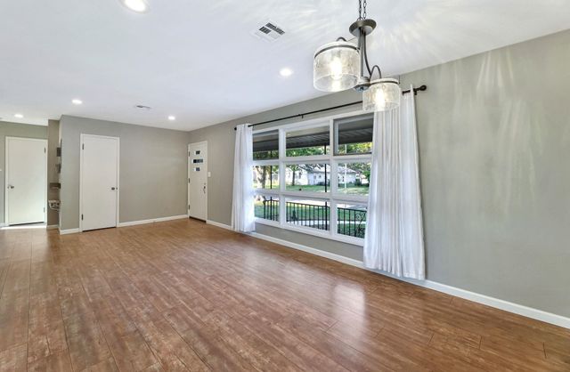 804 Columbus, Newton, KS 67114