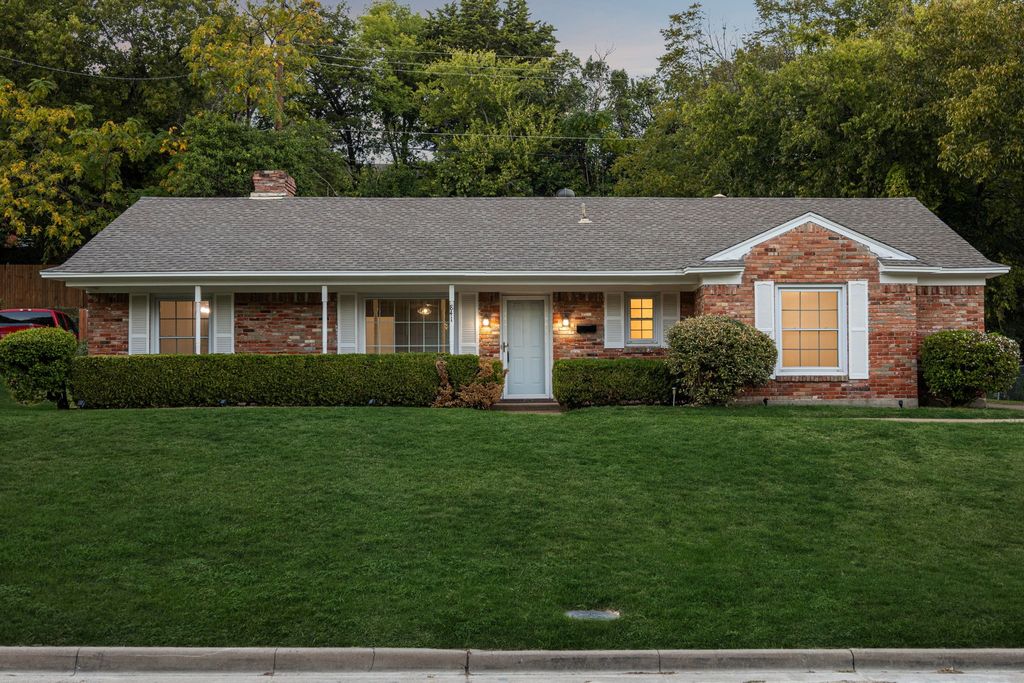 841 Brookwood Drive, Dallas, TX 75224 — exterior