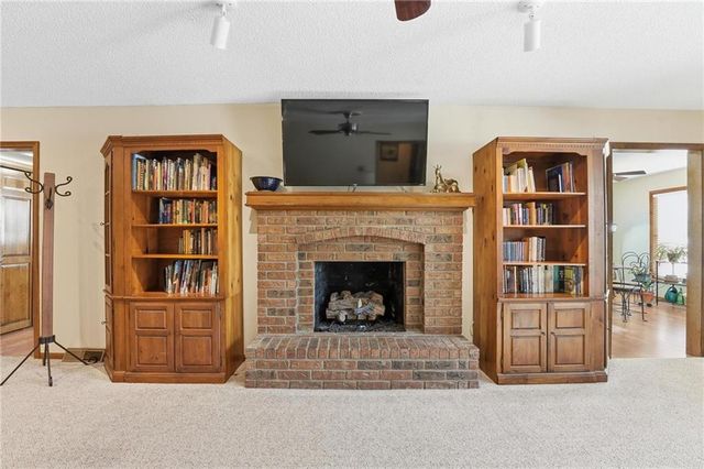 103 SW Hillcrest Lane, Lee's Summit, MO 64063