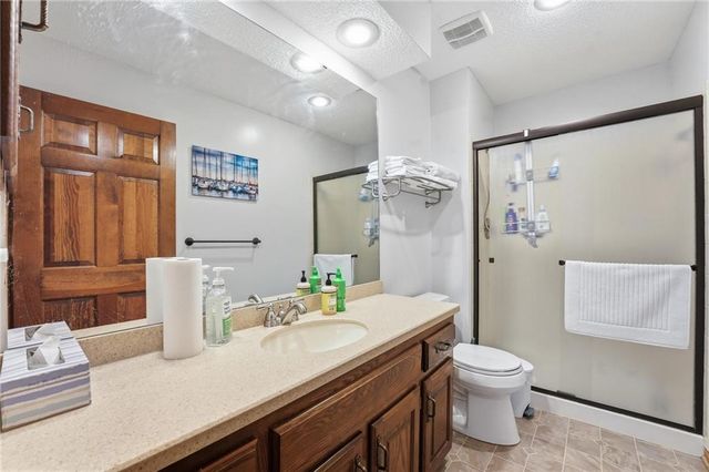 103 SW Hillcrest Lane, Lee's Summit, MO 64063