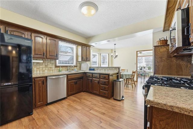 103 SW Hillcrest Lane, Lee's Summit, MO 64063