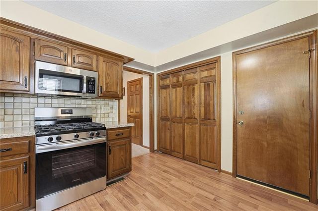 103 SW Hillcrest Lane, Lee's Summit, MO 64063