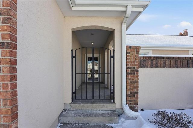 103 SW Hillcrest Lane, Lee's Summit, MO 64063