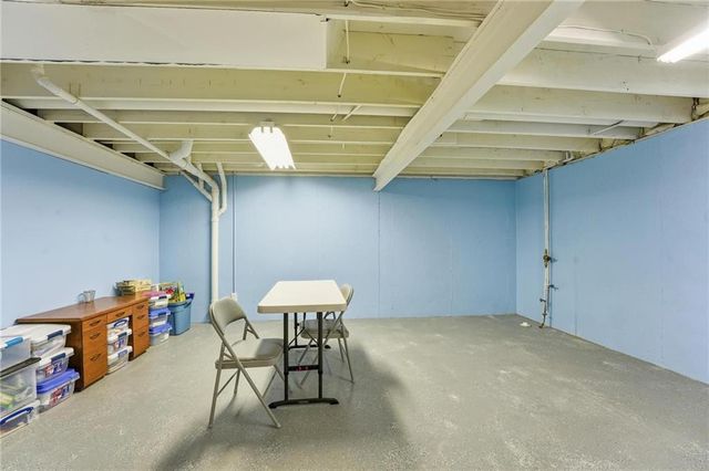 103 SW Hillcrest Lane, Lee's Summit, MO 64063