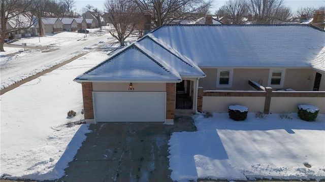 103 SW Hillcrest Lane, Lee's Summit, MO 64063