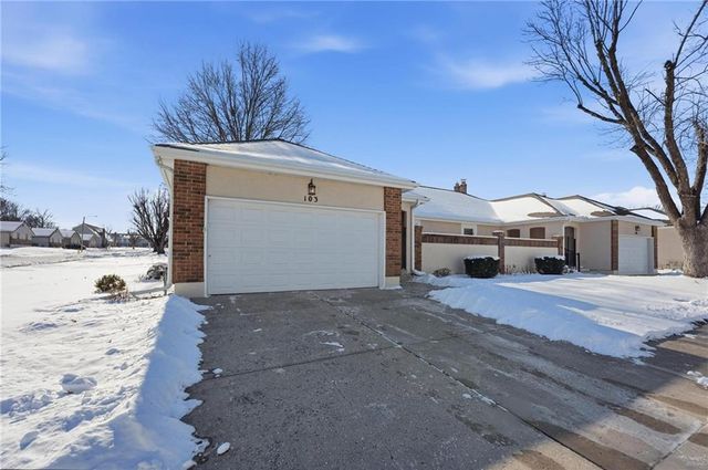 103 SW Hillcrest Lane, Lee's Summit, MO 64063