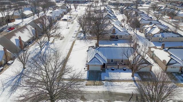 103 SW Hillcrest Lane, Lee's Summit, MO 64063