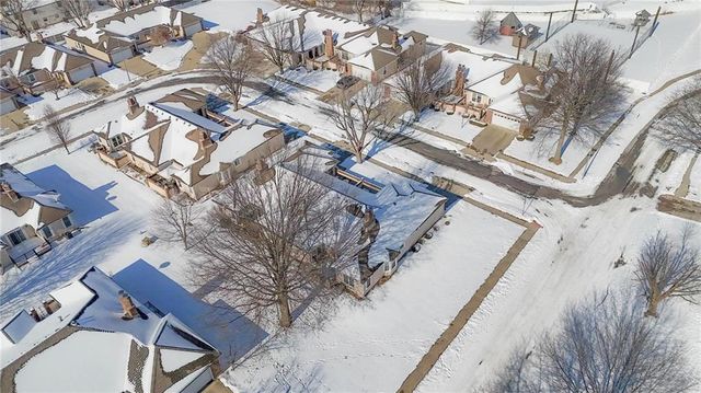 103 SW Hillcrest Lane, Lee's Summit, MO 64063